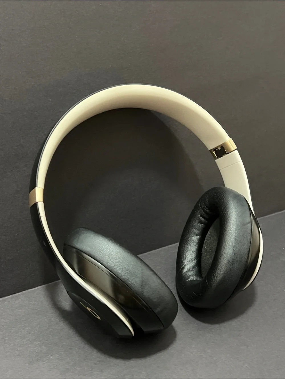 Beats Studio Pro Headphones black gold - Picture 4 of 13